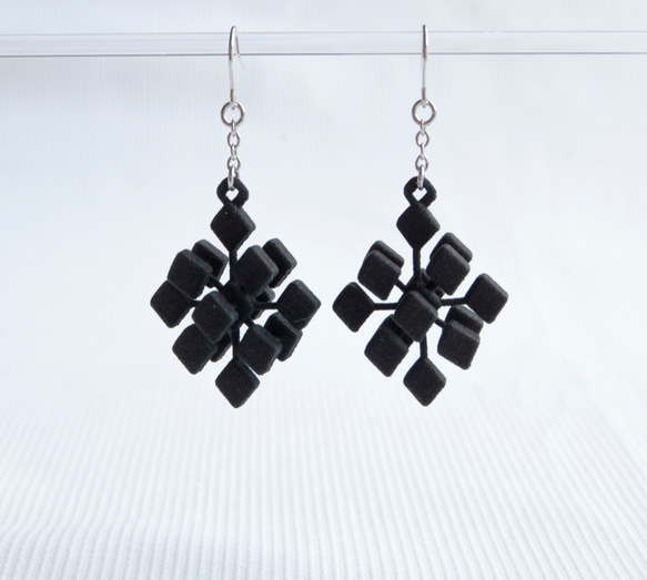 cube・黒・ピアス  #3Dprint accessories 4枚目の画像