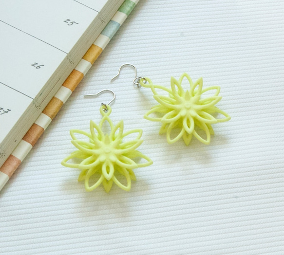 クールペタル Lime green・ピアス（イヤリング） #3Dprint accessories 1枚目の画像