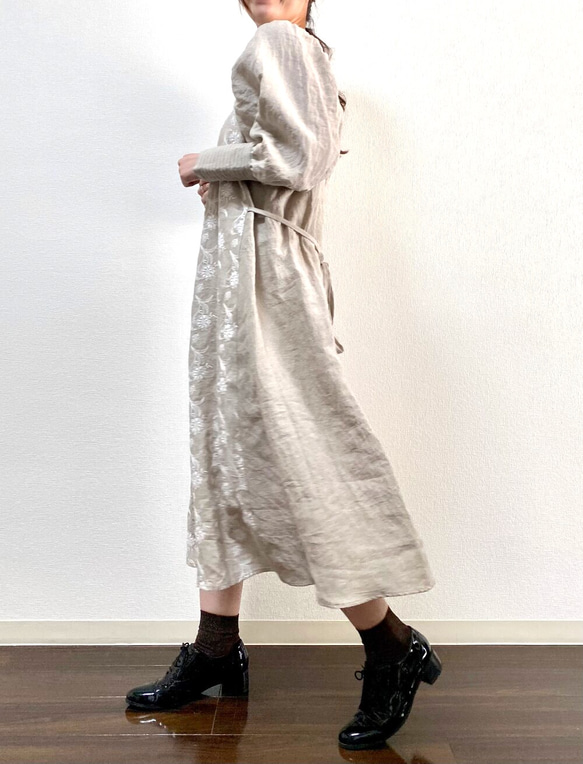 Linen Embroidery Pintuck Dress Ecru 2枚目の画像