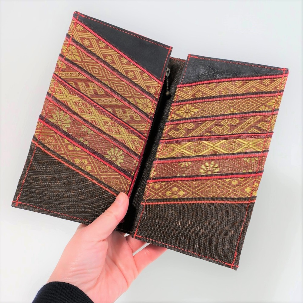 (受注生産)【玉-gyoku-】畳の縁の長財布 十二単の襟元 黒赤 26カード 本革 入金から約1か月で発送