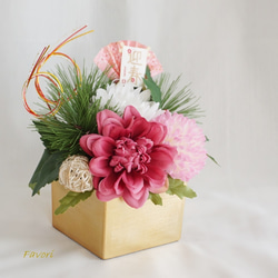 ダリアとマムのお正月アレンジ　升型　迎春　アーティフィシャルフラワー 2枚目の画像