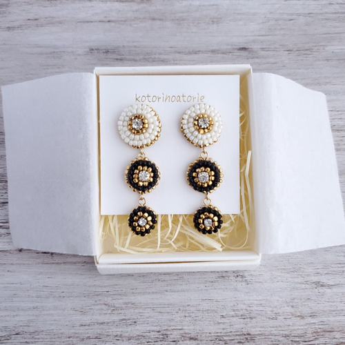 ゴージャス♡3連ビーズ刺繍ピアス ピアス（その他