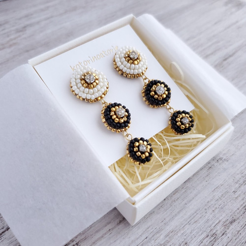 ゴージャス♡3連ビーズ刺繍ピアス ピアス（その他