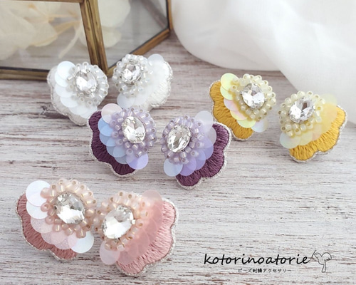 ピンクフラワーレジン×スパンコール♡花びら ピアス イヤリング ピンク