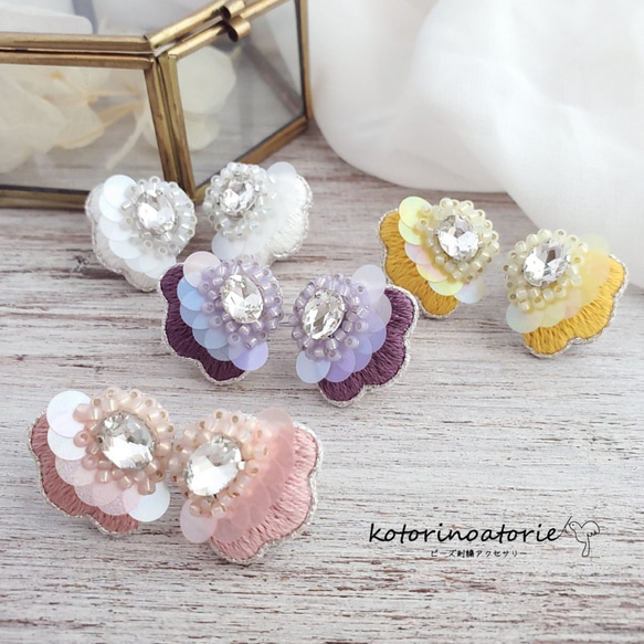 ピンクフラワーレジン×スパンコール♡花びら ピアス イヤリング hq720.jpg?sqp=-