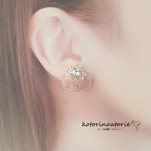 ビジューとスパンコール♡ドレスみたいなビーズ刺繍のフラワー