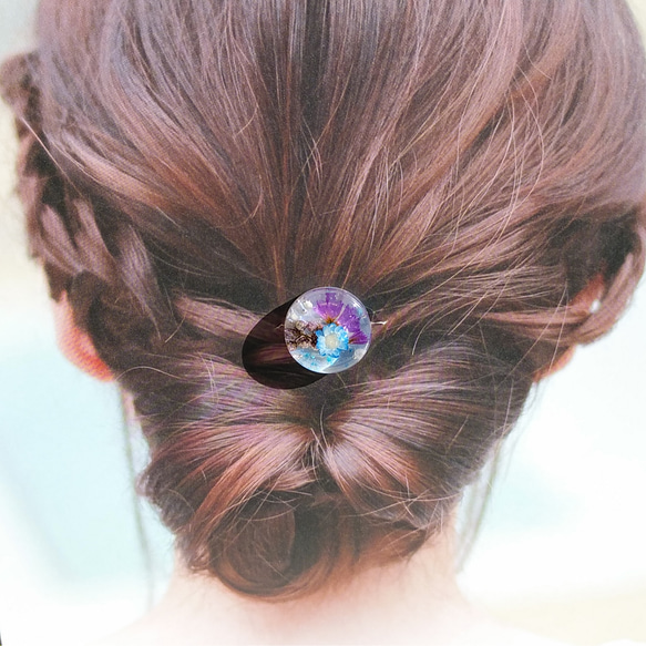 〔セール！〕ドライフラワーヘアゴム　レジンヘアゴム　青い花　スターフラワー　 花束 大人可愛い　ボタニカル　きれいめ 2枚目の画像