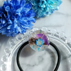 〔セール！〕ドライフラワーヘアゴム　レジンヘアゴム　青い花　スターフラワー　 花束 大人可愛い　ボタニカル　きれいめ 4枚目の画像