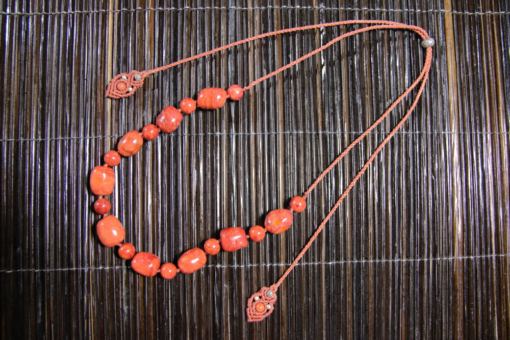 珊瑚とシルバーのマクラメネックレス 10,125円