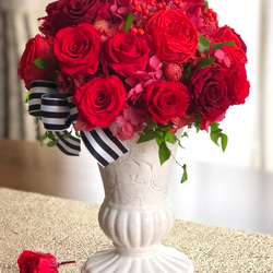 豪華！情熱の赤いバラ25本！プリザーブドフラワーアレンジメント。【還暦祝い、開店祝い、お誕生日】に最適♪ 1枚目の画像