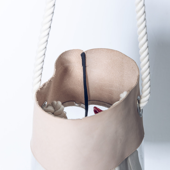 Nume皮革水桶型圓形單肩包，PVC材料 第6張的照片