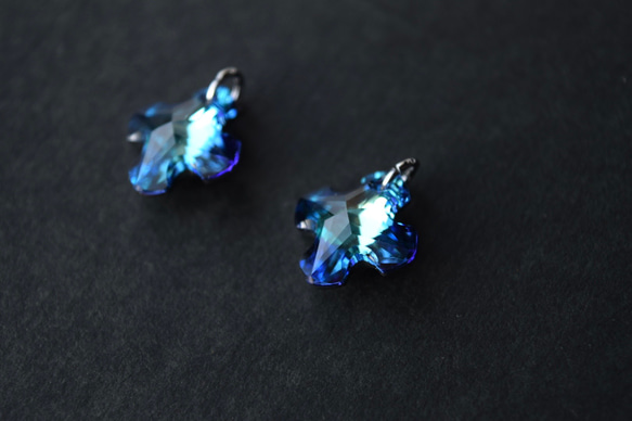 Swarovski ブルー クロス ピアス 5枚目の画像