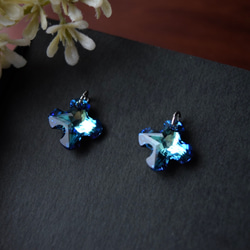 Swarovski ブルー クロス ピアス 9枚目の画像