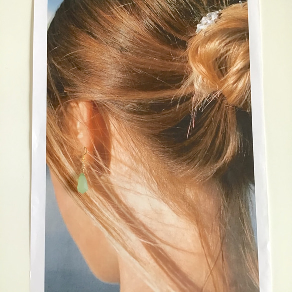 　【きれいろシリーズ、くすみグリーン色のサージカルステンレス製フックピアス】夏　ブライダル　ウエディングn225 6枚目の画像