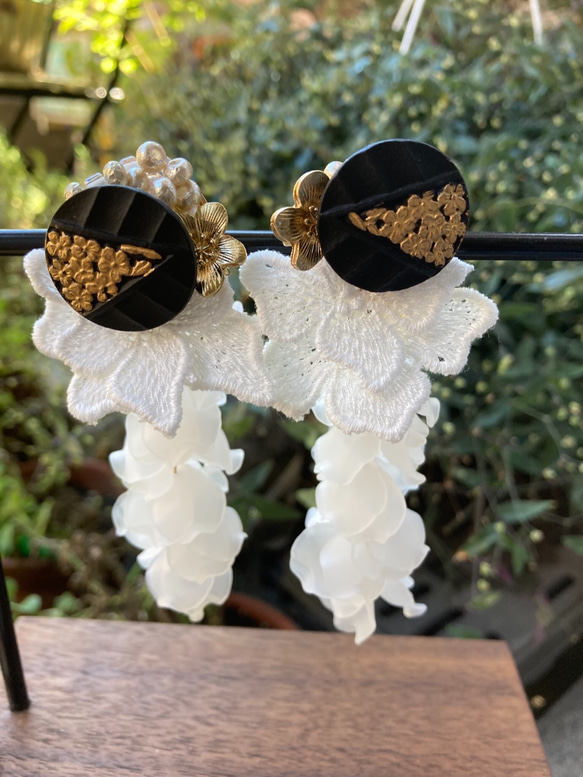 和装♡漆黒ゴールド】2wayイヤリング ブラック 白 レース 結婚式 お花 
