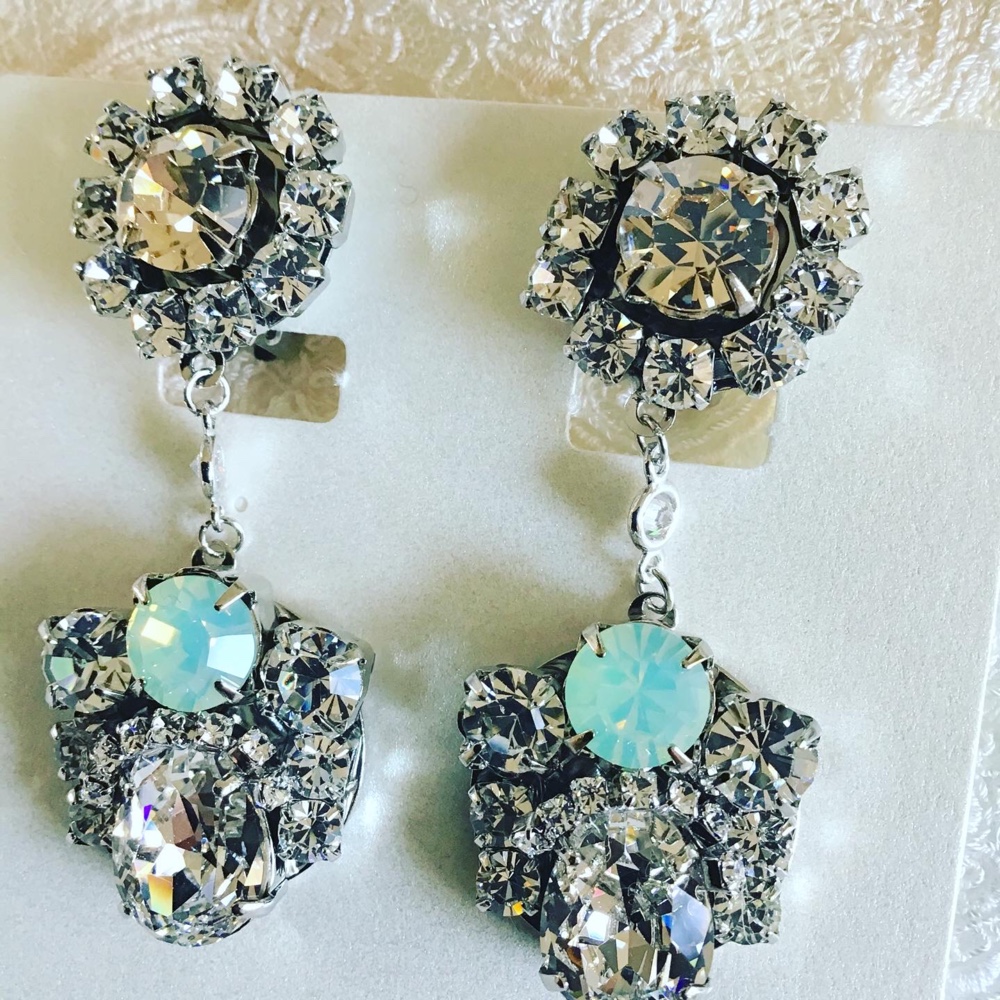 【特別な日に付けたいイヤリング】クリスタル　オーロラ　ウエディング　ブライダル　結婚式　お呼ばれ　クリスタル　n166