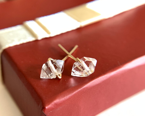 大粒 双子 ハーキマーダイヤモンド K18YG 片耳用 一粒ピアス 大粒 双子 ハーキマーダイヤモンド K18YG 片耳用 一粒ピアス