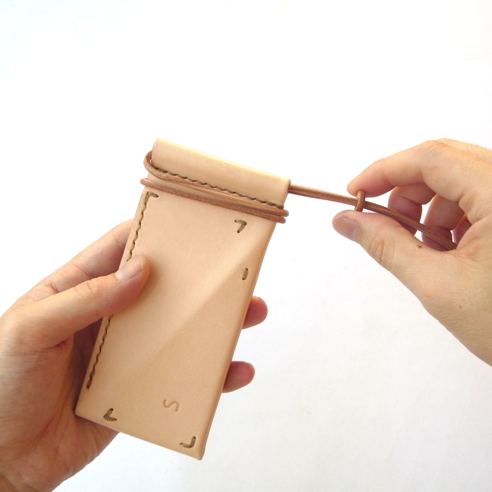 ヌメ革丨タブレット＆スマホスタンド【oruto/おると】手縫い 手作り 折りたたみ式 2way 持ち運び可