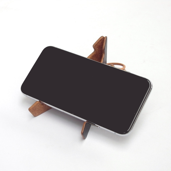 スマホスタンド【zaza/ざざ】革 ログウッド染め 草木染め 組み立て式 持ち運び可 手染め 手作り 3枚目の画像