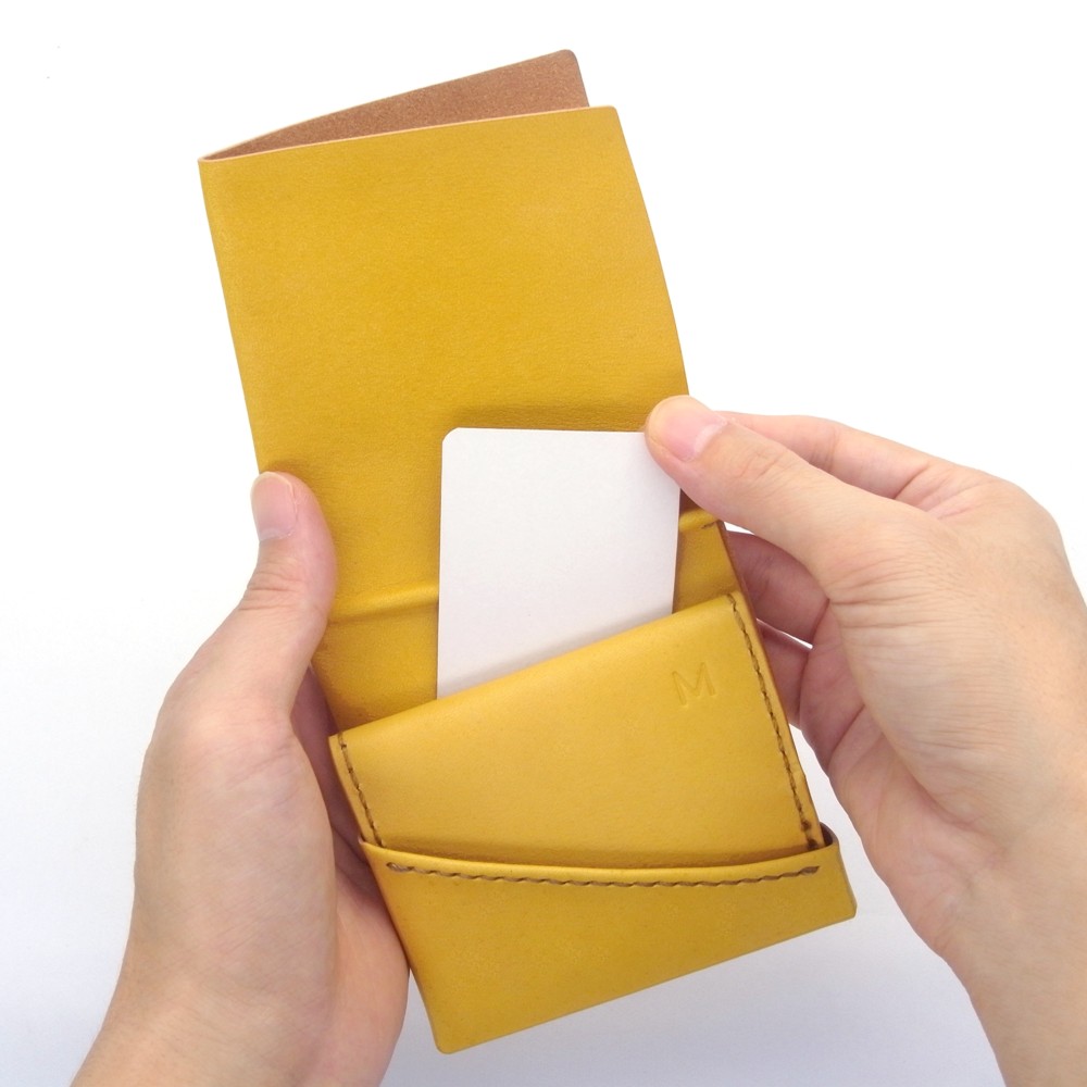 右利き用丨草木染め革丨二つ折りミニ財布【chotof/ちょとふ】きはだ染め 手縫い 手染め 手作り