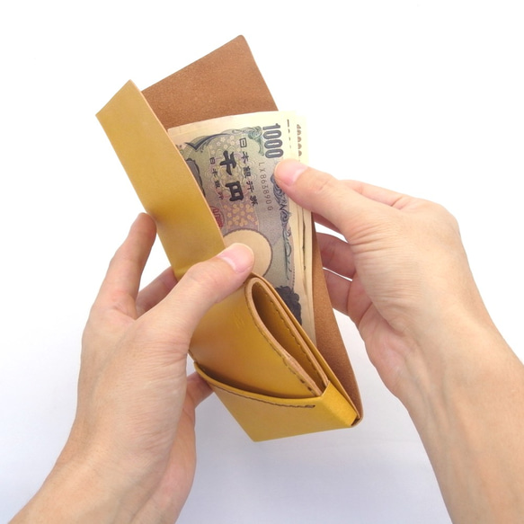 草木染め革丨ミニ財布【chotof/ちょとふ】きはだ染め 手縫い 手染め 手作り 4枚目の画像