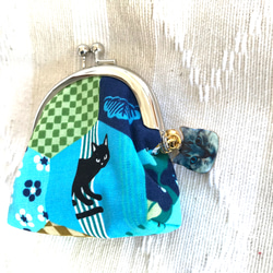 和柄ポップな猫❤︎ がま口ミニ財布　<ブルー> 3枚目の画像