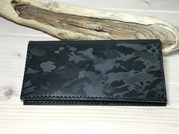 スリム迷彩柄型押し長財布(ブラック) 1枚目の画像