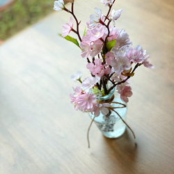 春色の桜を生けたアーティフィシャルフラワー花器付きセット〜春の訪れ〜 2枚目の画像