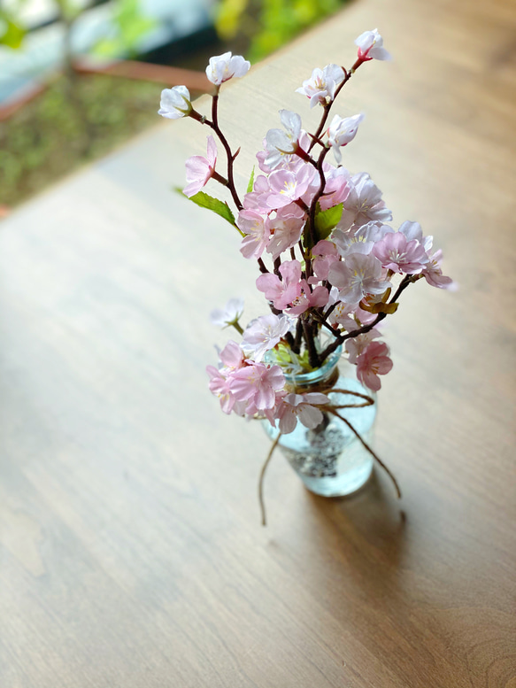春色の桜を生けたアーティフィシャルフラワー花器付きセット〜春の訪れ〜 2枚目の画像