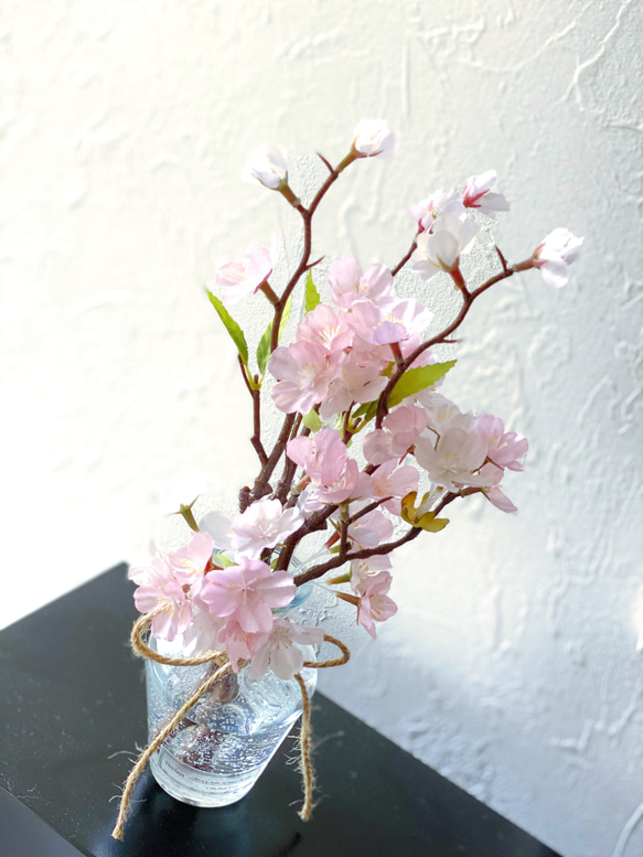 春色の桜を生けたアーティフィシャルフラワー花器付きセット〜春の訪れ〜 3枚目の画像