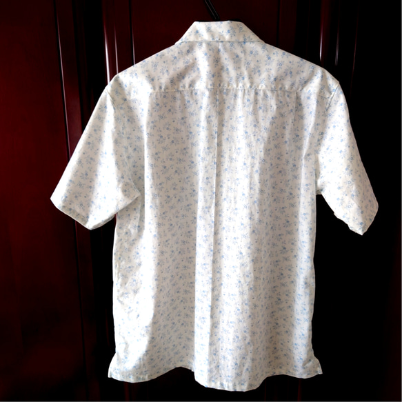 【スッキリさわやかな】メンズＬ・男女兼用〜半袖アロハシャツ 3枚目の画像