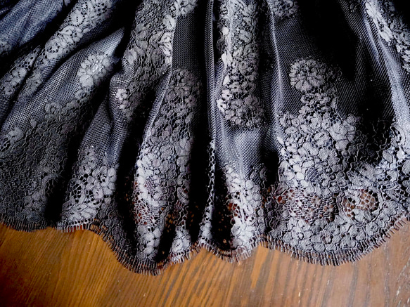 ブラックレースのギャザーフレアスカート 6枚目の画像