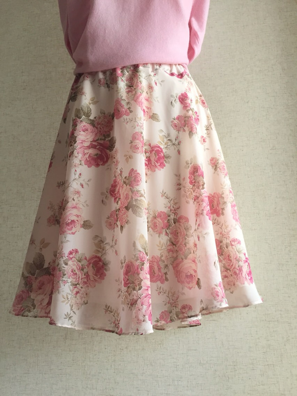 ローズプリントのフレアースカート（くすみピンク） 1枚目の画像
