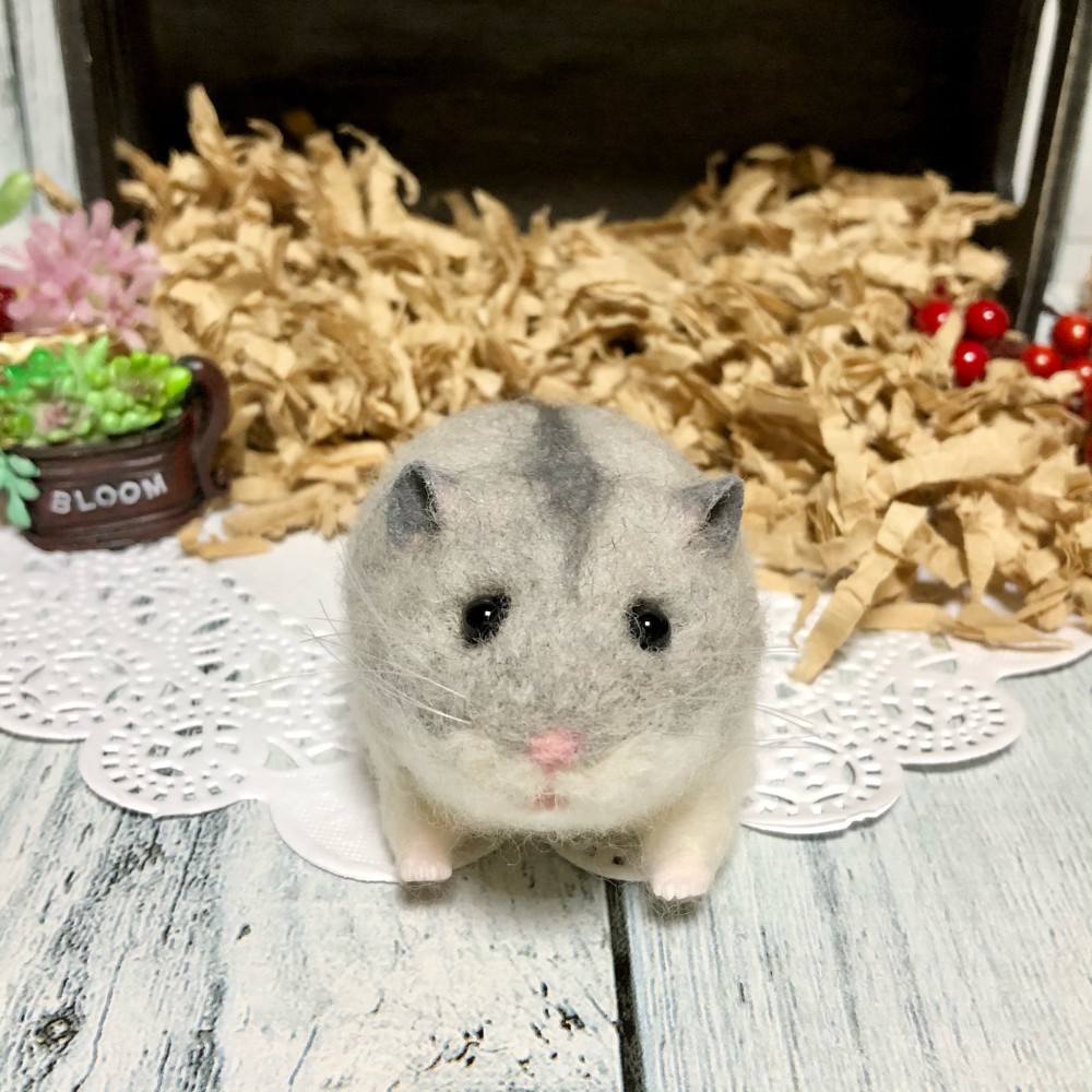 223ぷぎゃあ‼︎驚くハムスター羊毛フェルト