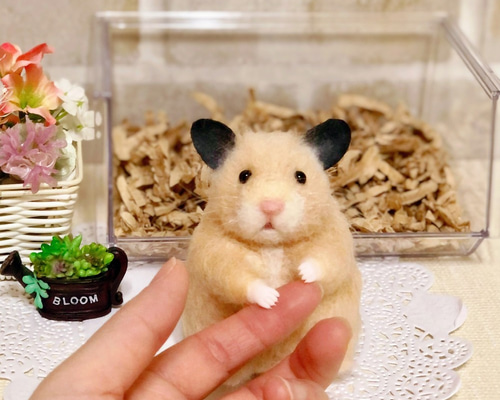 専用です ◇キンクマハムスター＆バナナ◇羊毛フェルト ぷぎゃあっ‼︎っと驚くキンクマちゃん作った🤣 羊毛で表情と動き