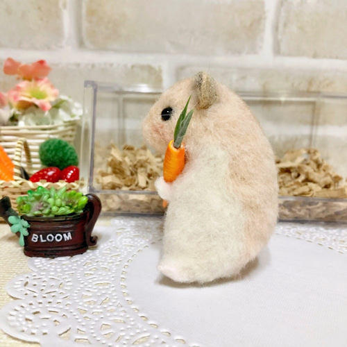 にんじん抱っこ♪*プディング* ジャンガリアンハムスター <羊毛