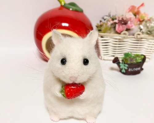 ②ジャンガリアンハムスター＆イチゴ◇羊毛フェルト おおきなイチゴとハムスター【ジャンガリアン】 羊毛フェルト