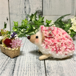 *ふわふわハリネズミ* ぬいぐるみ (毛糸と羊毛フェルト) 桜ピンク 4枚目の画像