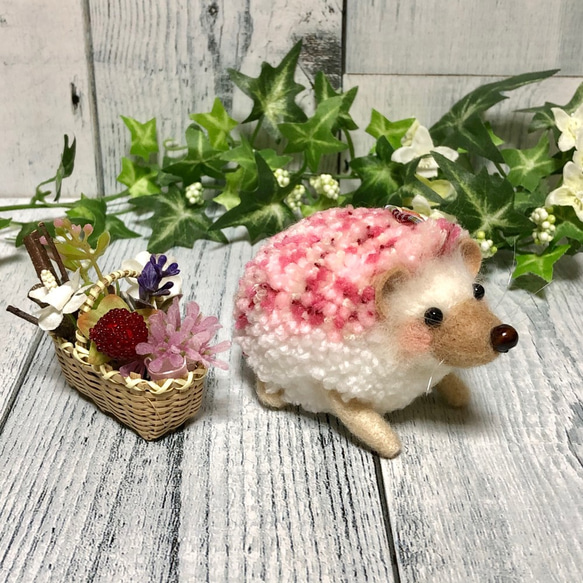 *ふわふわハリネズミ* ぬいぐるみ (毛糸と羊毛フェルト) 桜ピンク 7枚目の画像