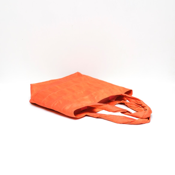 重量200ｇ 軽量トートバッグ 【 tesage 】オレンジ 畳縁 3枚目の画像