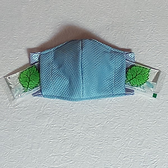 セール‼️　夏マスクはじめました。　保冷剤ポケット付き　幼児用クール立体型マスク2枚と保冷剤4つセット　洗濯可 3枚目の画像