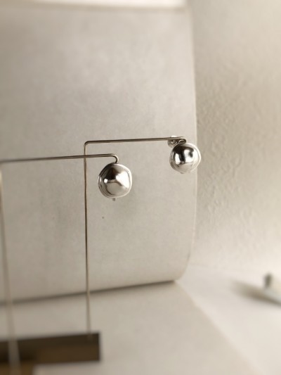 大人シック・バロックパール風シルバーイヤリング （ねじバネ金具タイプ）【tk19056E】