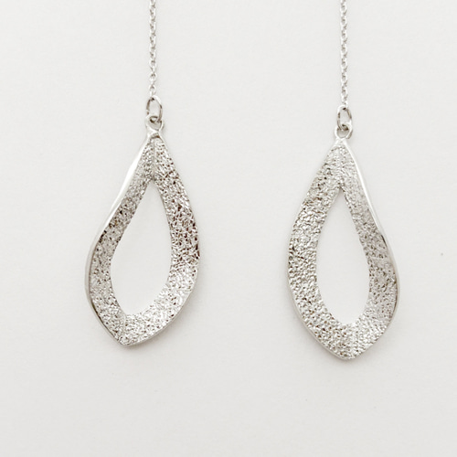 シルバー ロングピアス ダイヤモンド風 Gossamer ロングバー