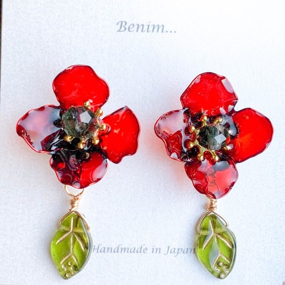 英国風 レトロポピーと揺れる葉っぱ 【金具の選択可】 イヤリング  