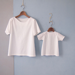 親子で♡うしろがシャツのようなTシャツ 白×水色　名入れ対応 2枚目の画像