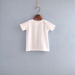 70-120うしろがシャツのようなTシャツ　白×水色　名入れ対応 2枚目の画像