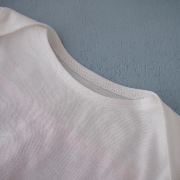 70-120うしろがシャツのようなTシャツ　白×水色　名入れ対応 5枚目の画像