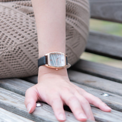 新作【マーブルデザインがかわいいスクエア腕時計】腕時計 ブラック レディース レザー ベルト交換可能 2枚目の画像