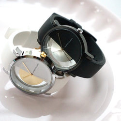 ２個ペア価格 【スケルトンデザインがおしゃれ】腕時計 ブラック×ホワイト レディース メンズ ペア 1枚目の画像
