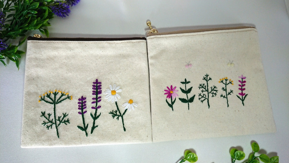 手刺繍のポーチ ハンドメイド 大人可愛い手刺繍ポーチ ポーチ Schwester1828 通販 11739148｜Creema